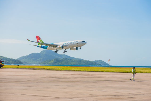 Air Seychelles : les premiers passagers transportés de France sont arrivés à Mahé