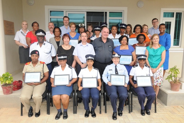 Les Femmes policières des Seychelles se regroupent pour partager leur expérience