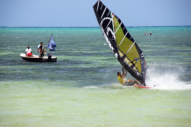 Seychelles' twelve year old windsurfing race record unbeaten - Six attempt the 44km Mahe-Praslin crossing in 2014