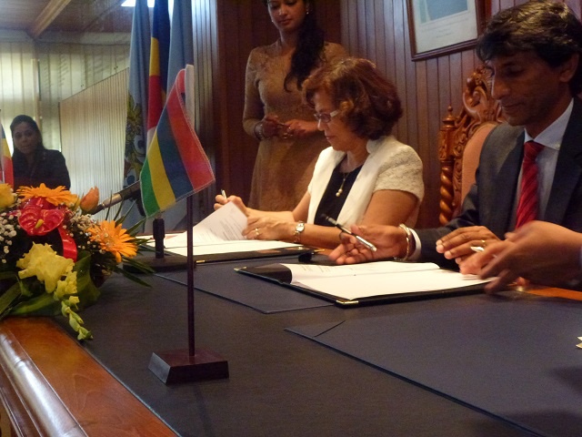 La capitale des Seychelles Victoria renouvelle ses accords de jumelage avec Maurice