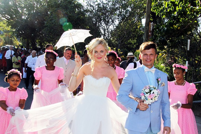 Saying ‘I do’ in Seychelles – beach and traditional Creole wedding for Polish couple