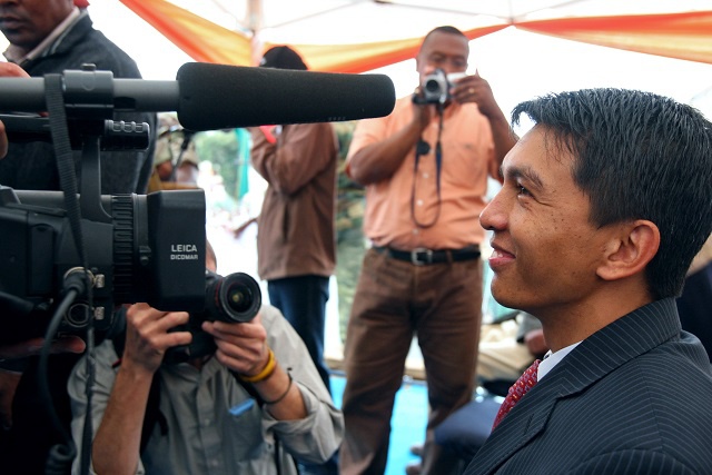 Madagascar: la TV de Rajoelina en partie coupée, une députée de son parti interpellée