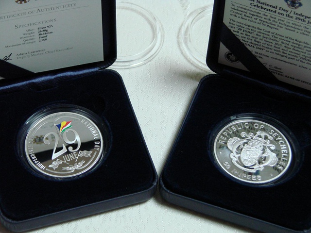 Celebrating the new National Day: Central Bank of Seychelles unveils commemorative coin