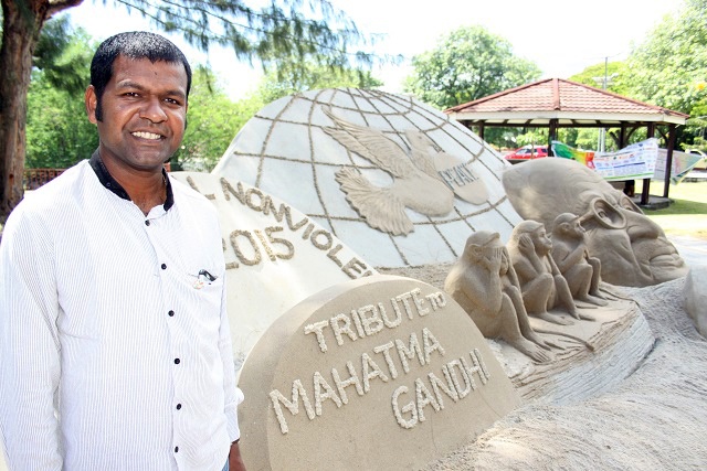 Canvases of a thousand grains of sand: world-renowned Indian artist works his magic on Seychelles sand