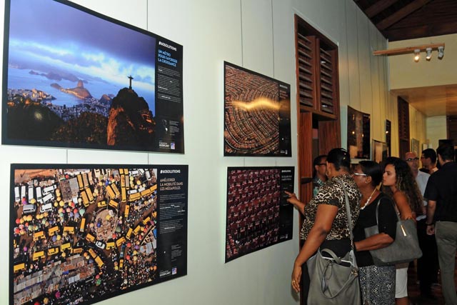 Changement climatique : les Seychelles accueillent l’exposition de Yann Arthus Bertrand