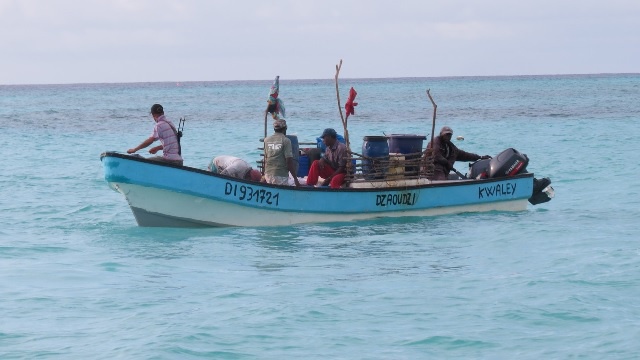 La police des Seychelles a arrêté 19 pêcheurs soupçonnés de pêcher illégalement près d’Aldabra