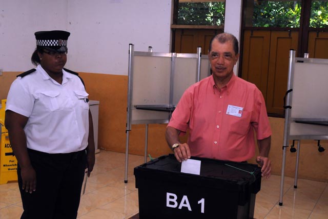 Élections présidentielles aux Seychelles « choisir la personne qu'ils croient a travaillé» James Michel