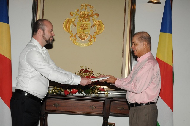 New Swiss ambassador to Seychelles sees close cooperation in health, environment
