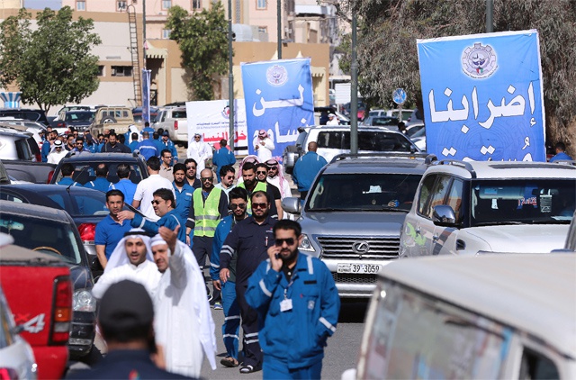 Oil prices dip as freeze talks failure trumps Kuwait strike