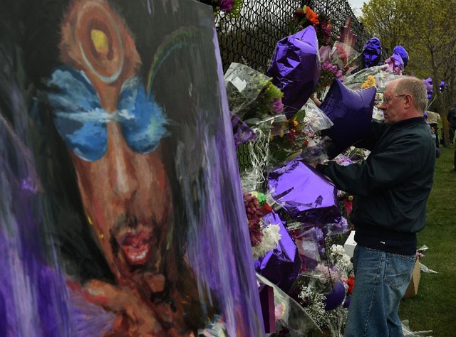No signs of trauma, suicide in Prince death: police