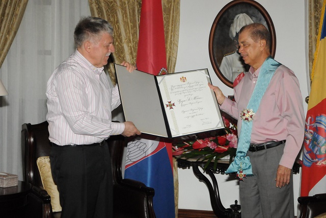 New Serbian ambassador presents Seychelles president with decoration