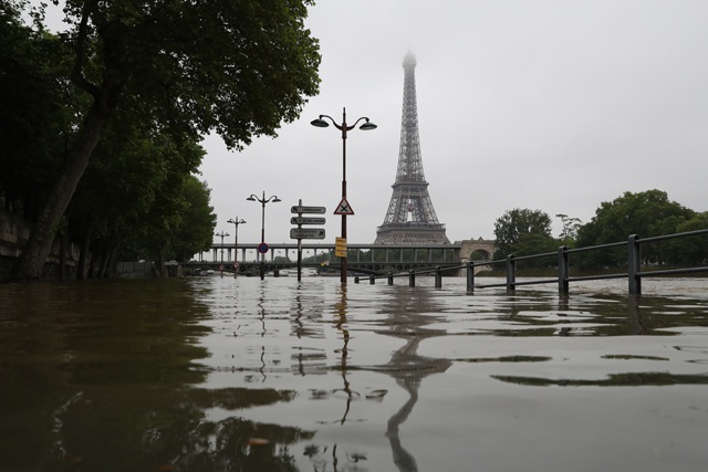 Paris on alert as swollen Seine reaches peak levels