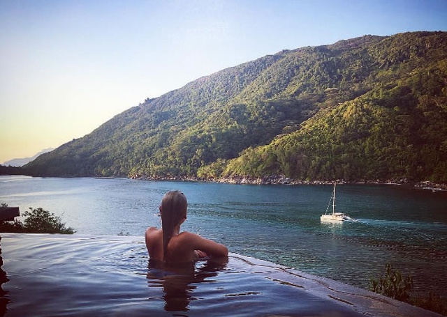 No more tennis tan! Olympic gold medalist Elena Vesnina holidays in Seychelles