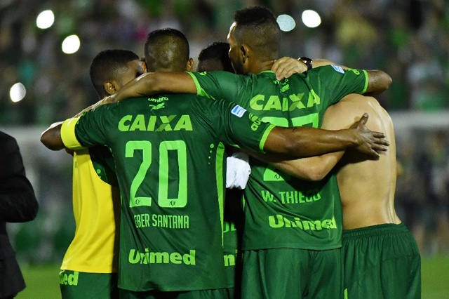 Plane carrying football players from Brazil crashes in Colombia