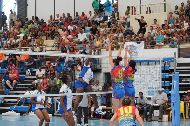 Seychelles’ ladies volleyball teams face off in club competition semis in Mauritius