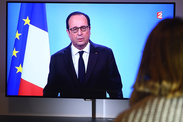 France: coup de tonnerre de l'abandon du président Hollande, les regards sur son Premier ministre