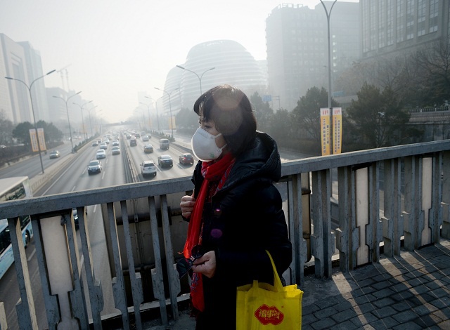 China chokes under heavy smog with worse ahead