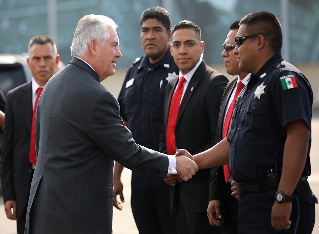 US promises no mass deportations in bid to calm Mexico