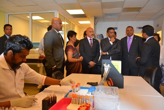 Le président des Seychelles visite deux hôpitaux principaux au Sri Lanka et discute d’une collaboration