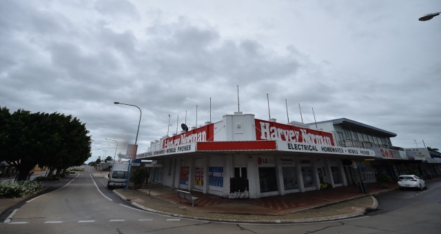 'Monster' cyclone Debbie batters northeast Australia