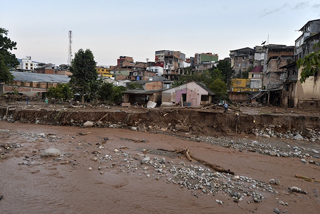 Colombia mudslides kill 206, sweep away homes