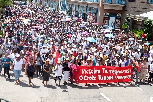 Les seychellois célèbrent le Vendredi Saint avec les marches du Chemin de Croix