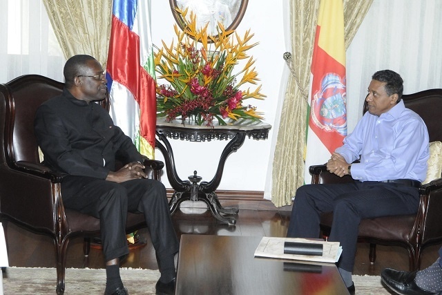 Le premier ambassadeur de Centre Afrique voit les Seychelles comme étant pacifiques et une réussite.