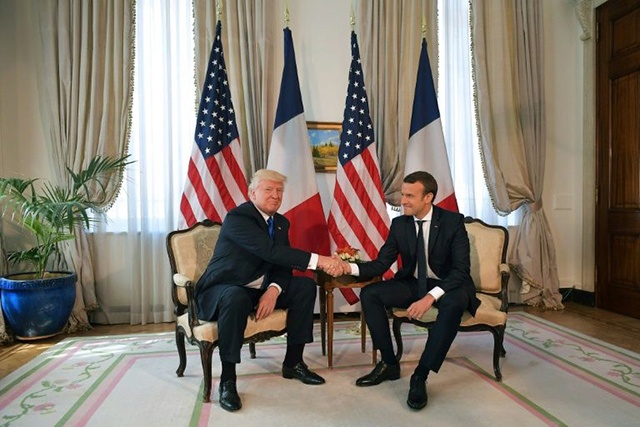 Première rencontre entre Trump et Macron à l'ambassade américaine à Bruxelles