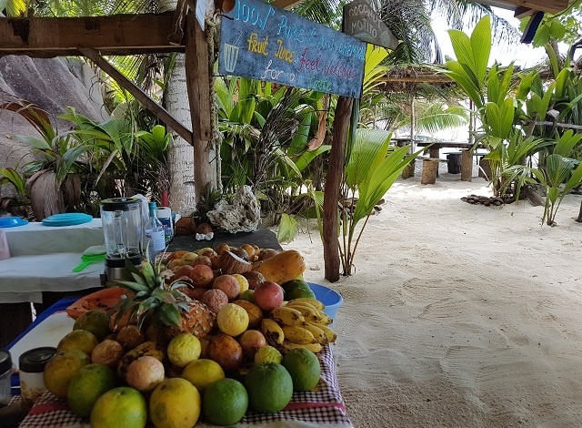 Les Seychelles vont réglementer les vendeurs sur les plages de l'île de La Digue