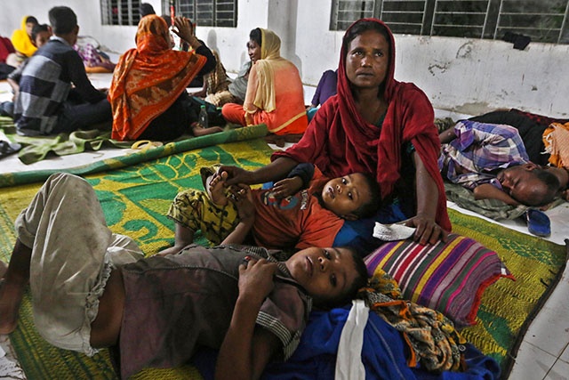 Le cyclone Mora touche terre au Bangladesh