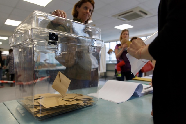 Macron seeks majority as France votes for new parliament