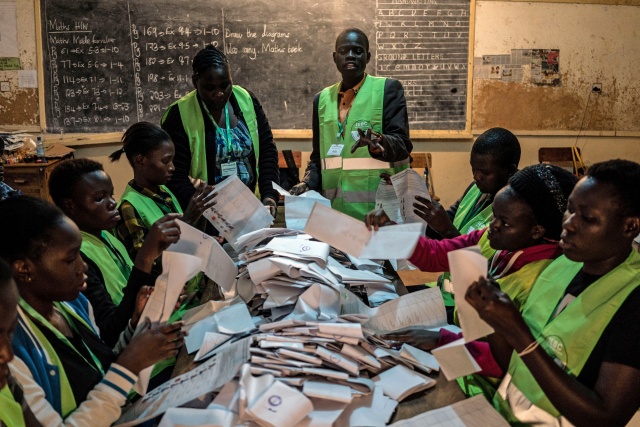 Kenyatta leads Kenya election results as opposition cries foul