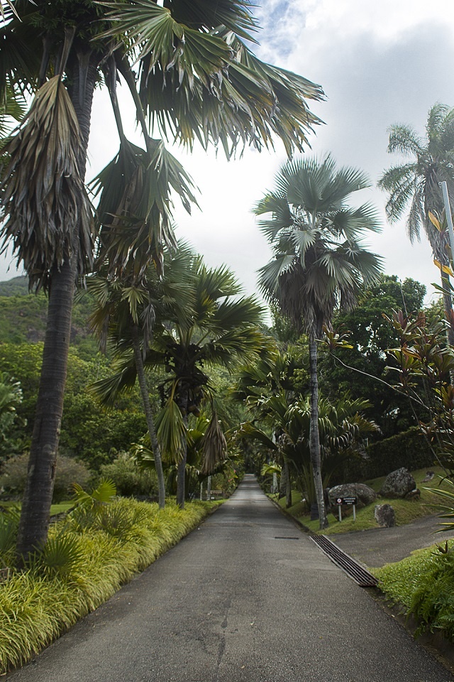 4 monuments (including 3 with an Asian connection) at Seychelles' botanical garden