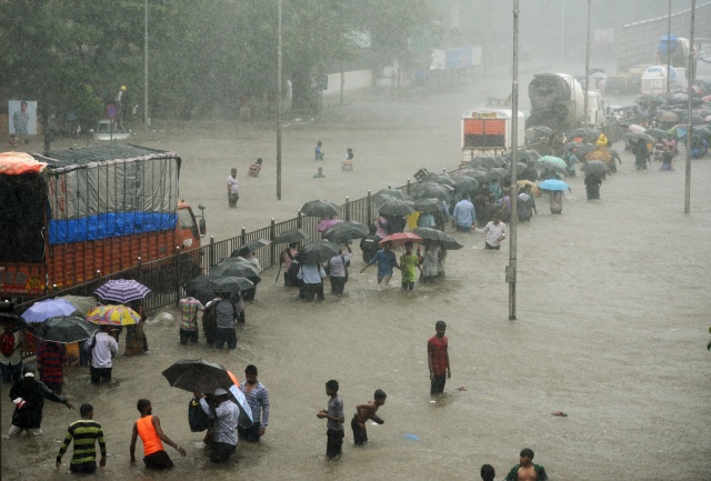 Heavy rain, flooding paralyse India's financial hub
