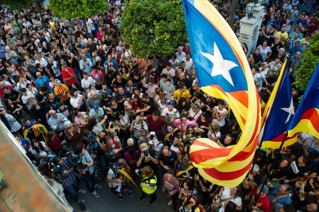 Spain rejects mediation as Catalans plan to declare independence