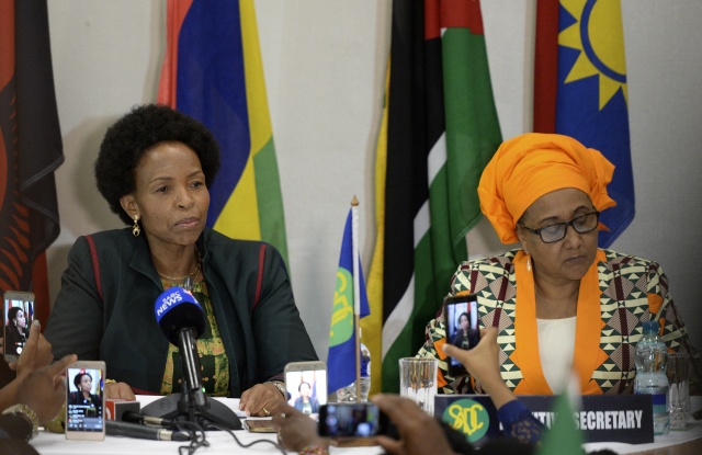African Union lets SADC bloc take lead on Zimbabwe