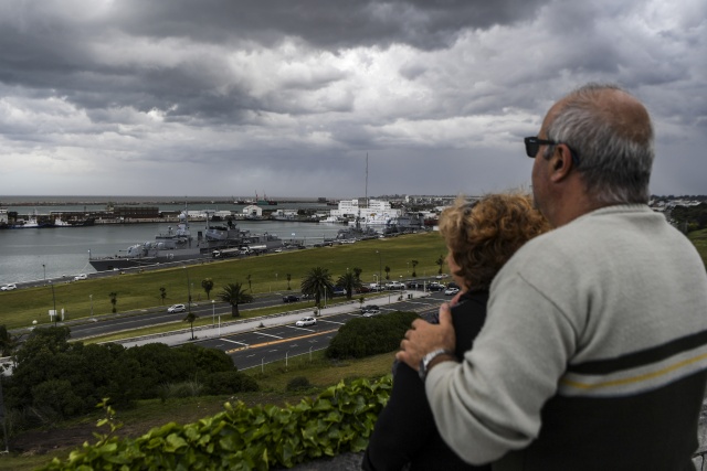 Families of missing Argentine submarine crew cling to hope