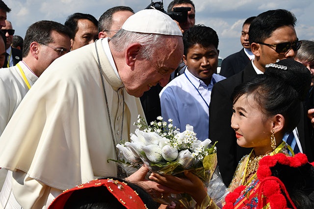 Le pape François en Birmanie pour une visite inédite