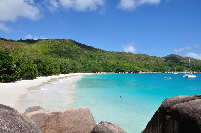 Soleil, sable et mer: Deux plages des Seychelles dans le Top 50