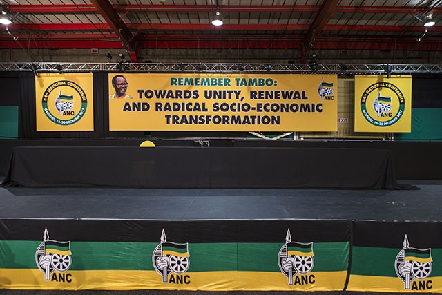 Afrique du Sud: l'ANC divisé et affaibli choisit son nouveau chef