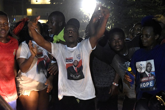 Monrovia exulte après la large victoire de la légende du foot George Weah