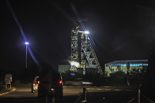 Hundreds of miners among 950 trapped in S. Africa resurface