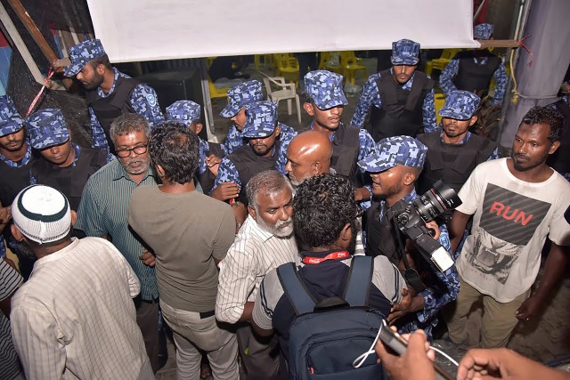 Clashes in Maldives after court blow to regime