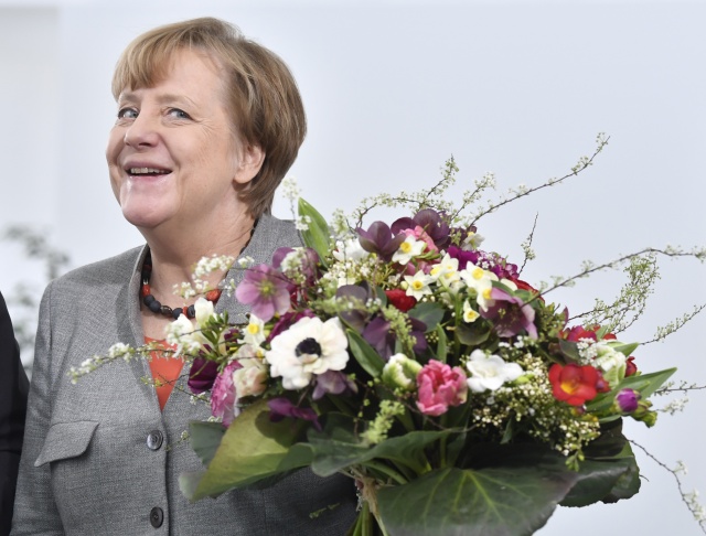 Merkel defies critics, vows to govern for full four-year term