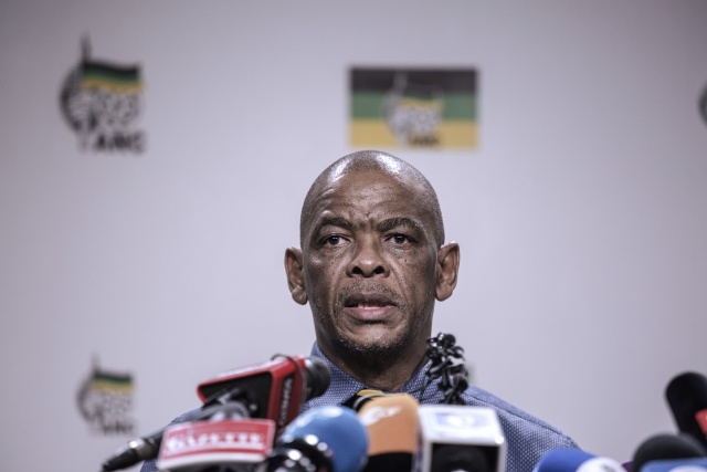 S.Africa police raid house of Zuma's allies in graft probe