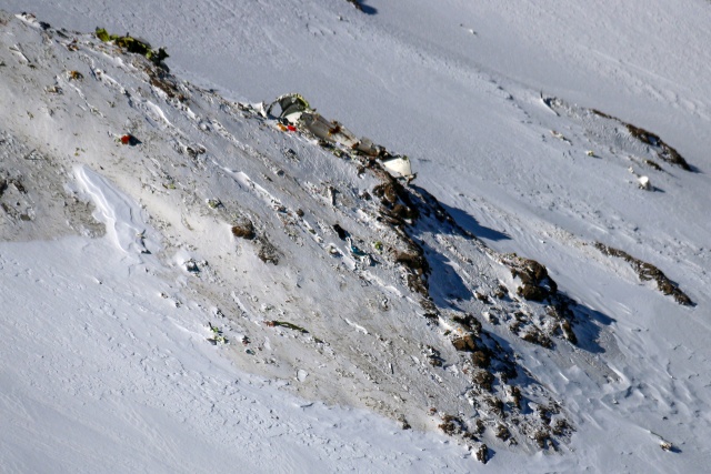 Iran teams carry plane crash dead down from mountain