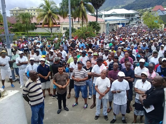 Hundreds of Seychellois Christians walk in procession on Good Friday