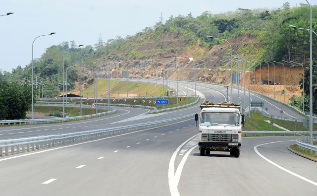 China approves $1 bn loan for Sri Lanka expressway