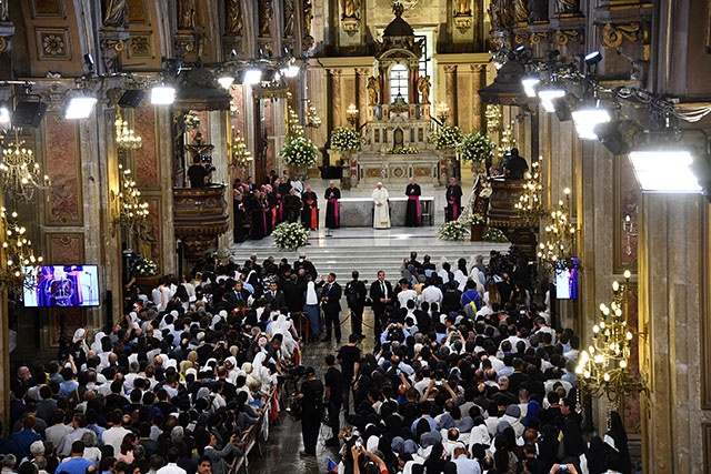 Scandale de pédophilie: tous les évêques chiliens remettent leur démission au pape