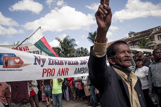 Crise à Madagascar: le ministre de la Défense menace de faire usage de la force